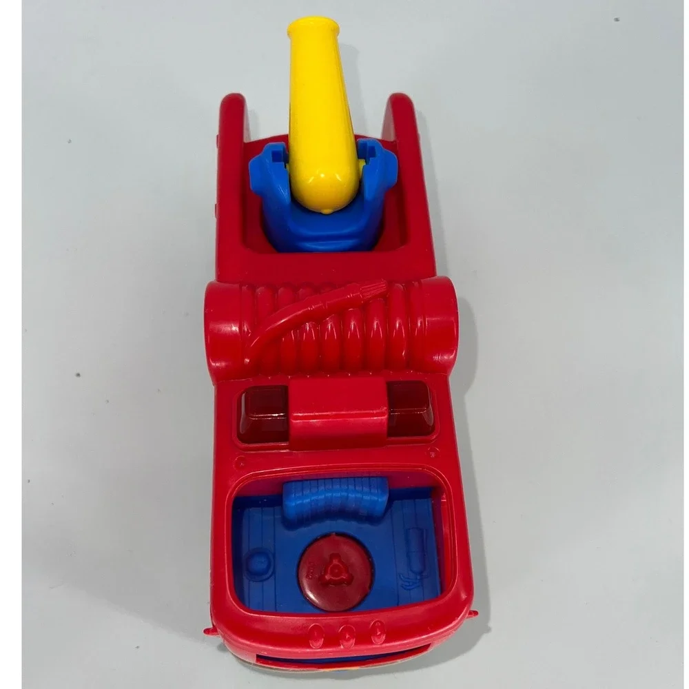 Fisher-Price Little People Lift n Lower Fire Truck Red Toy Vehicle‎